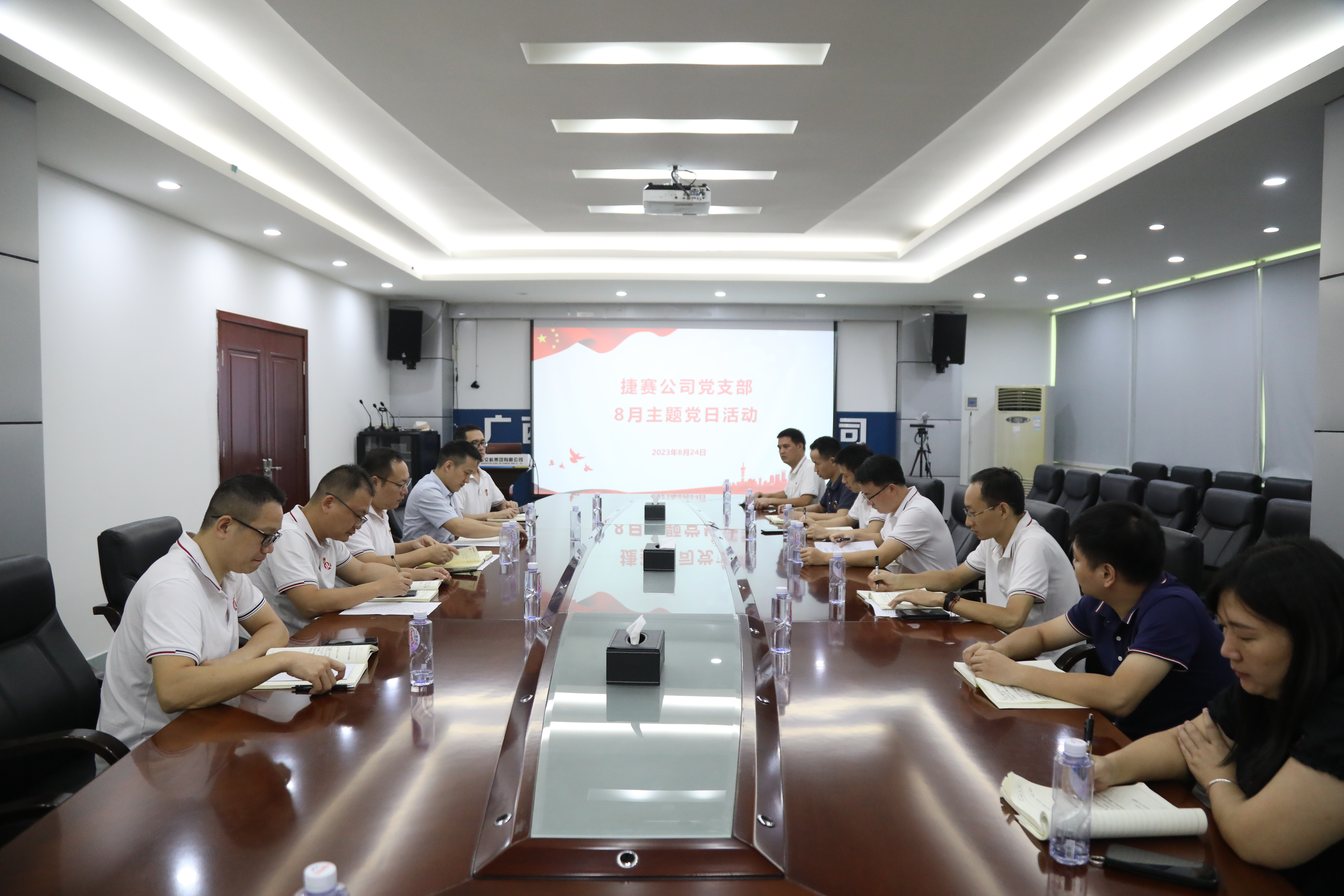 图为8月主题党日活动现场